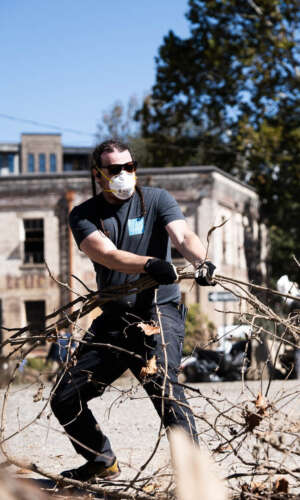 <p>Black Wall Street RiverLink clean up, photo by Derek DiLuzio</p>